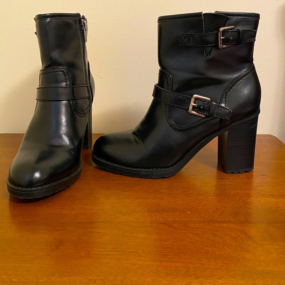 CHAPS Ankle Boots